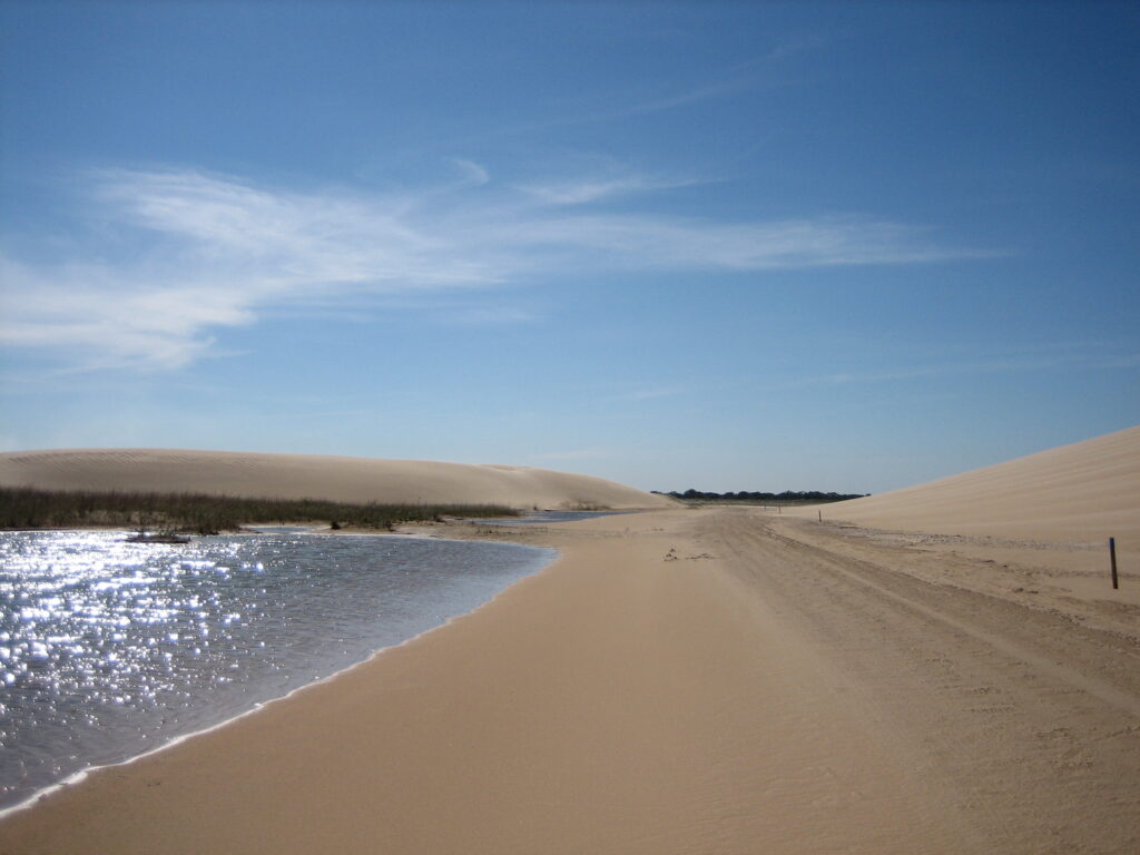 Lomas_de_Arena_-_Santa_Cruz,_Bolivia (1)