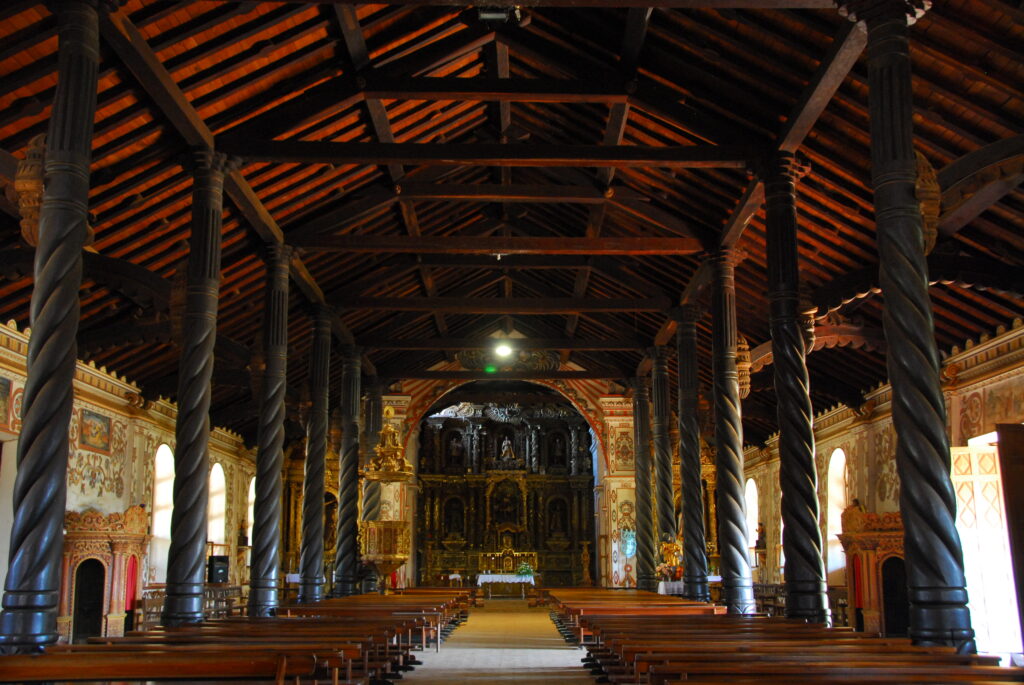 San_Miguel_church_interior