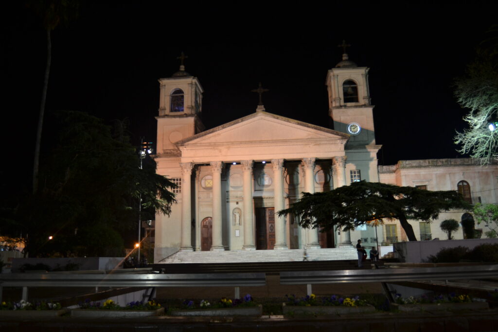 Basílica_de_Nuestra_Señora_y_San_Benito_de_Palermo,_Paysandu_Uruguay