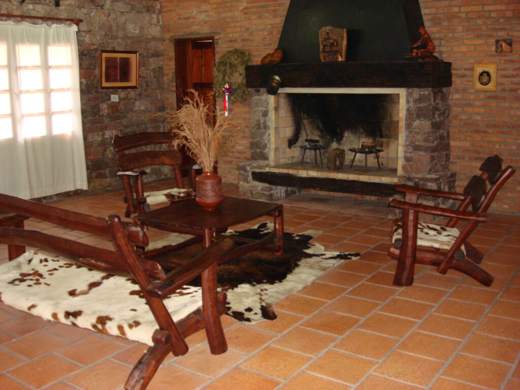 Interior_de_casa_ubicada_dentro_del_predio_de_la_meseta_de_artigas