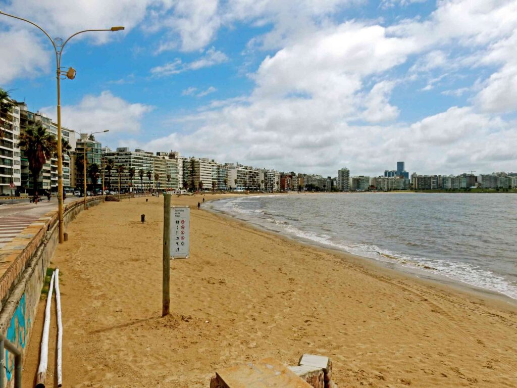 Rambla_-_Montevideo_-_Uruguay_(35240172146)