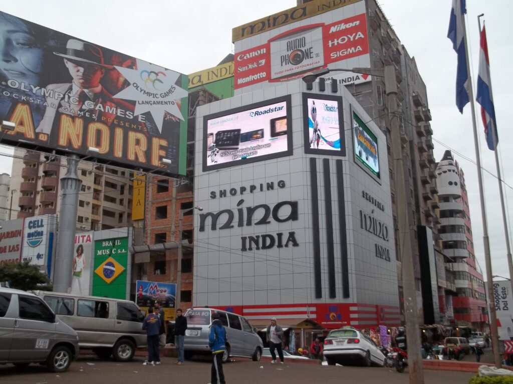 Centro_Ciudad_del_Este_Paraguay_-_panoramio (1)
