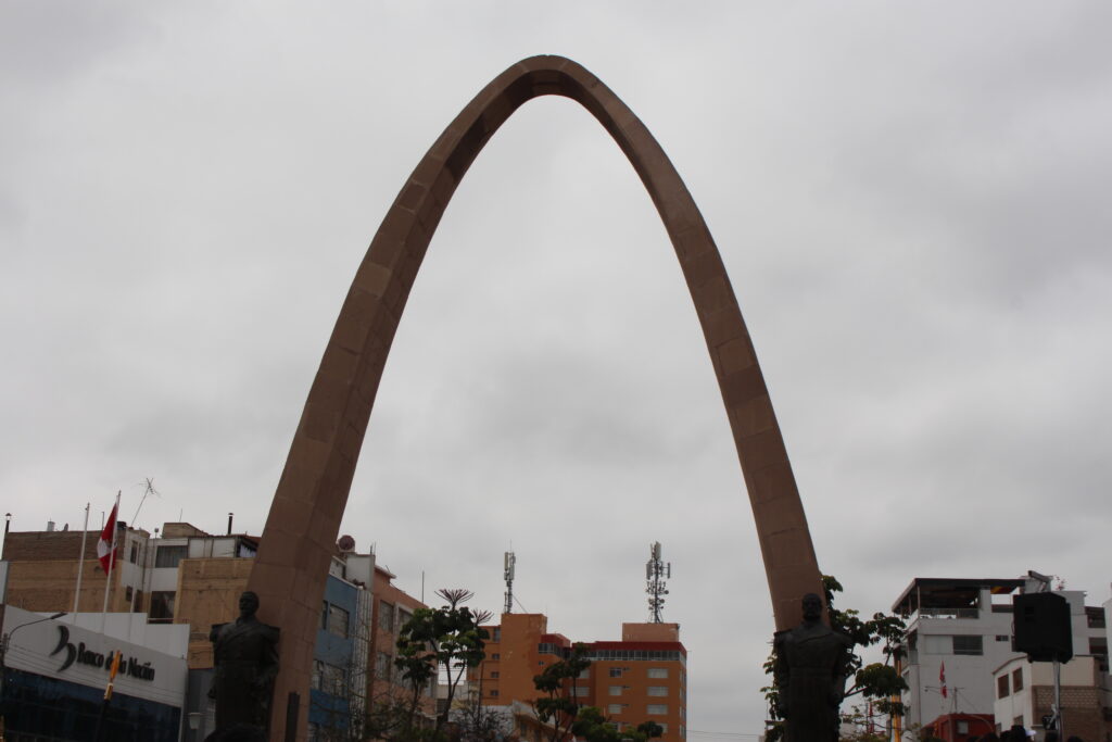 Desfile_en_el_paseo_cívico_por_la_Reincorporación_de_Tacna_al_Perú_13