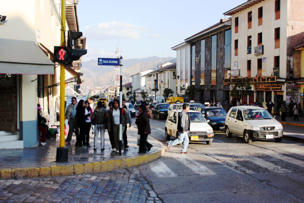 Cusco,_Peru_city_streets (1)