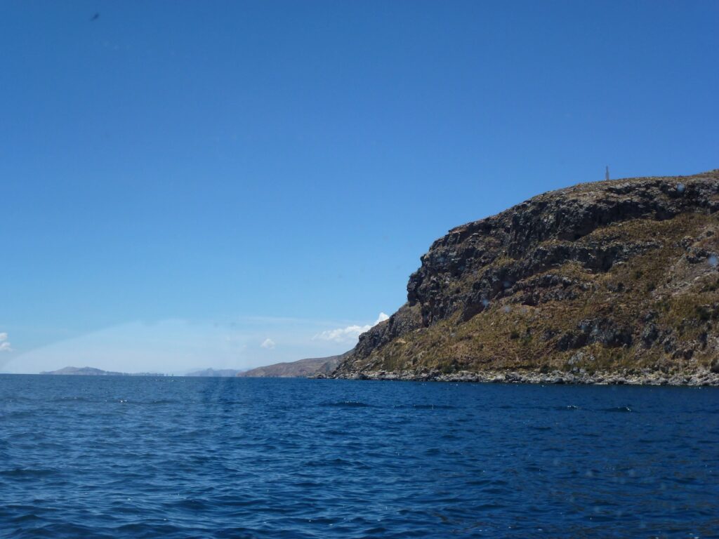 Isla_Taquile_lake_Titicaca_(Peru)_(2) (1)