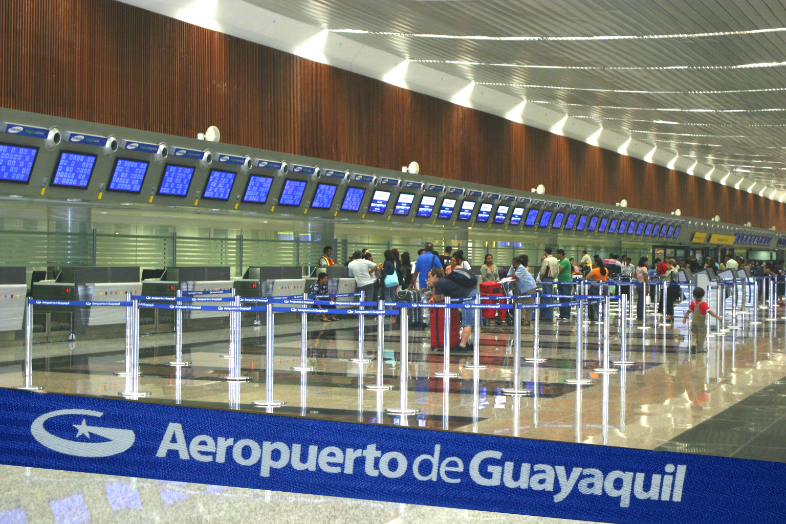 https://upload.wikimedia.org/wikipedia/commons/7/70/Aeropuertojosejoaquindeolmedo.jpg