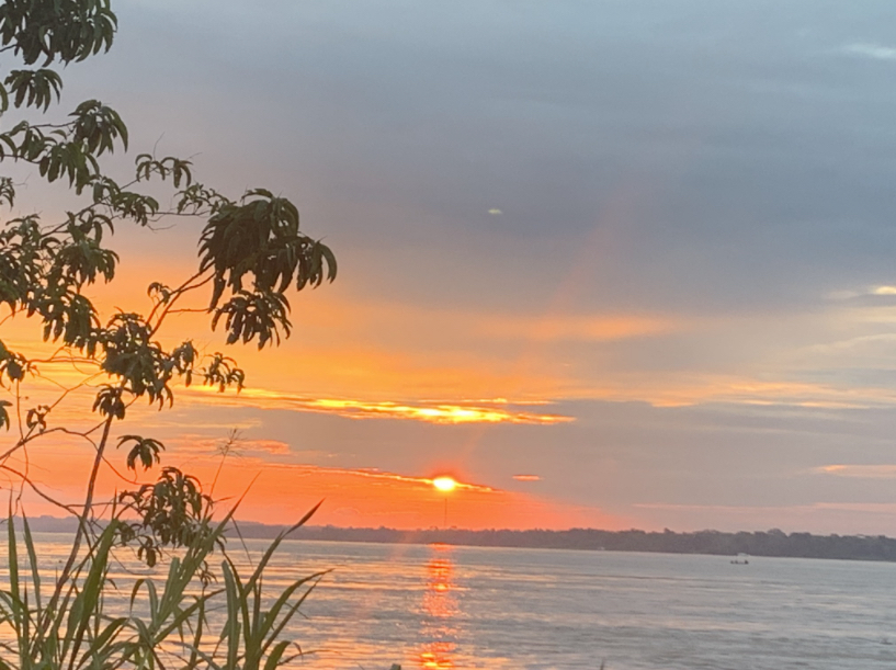 Atardecer_Río_Amazonas_-_Peru